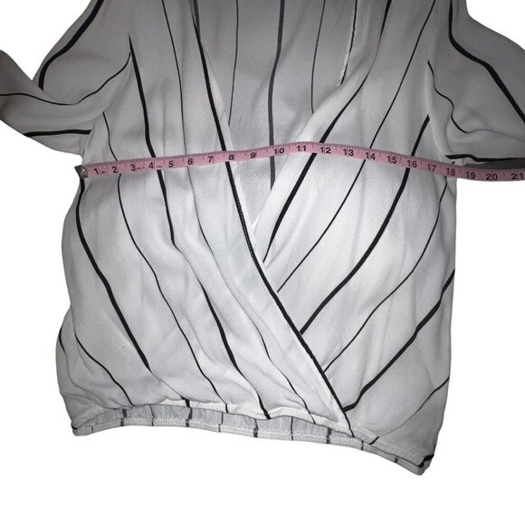 HONEY PUNCH WOMEN WHITE BLACK STRIPED WRAP BLOUSE STYLE T1758C SIZE SMALL V NECK - Picture 4 of 9